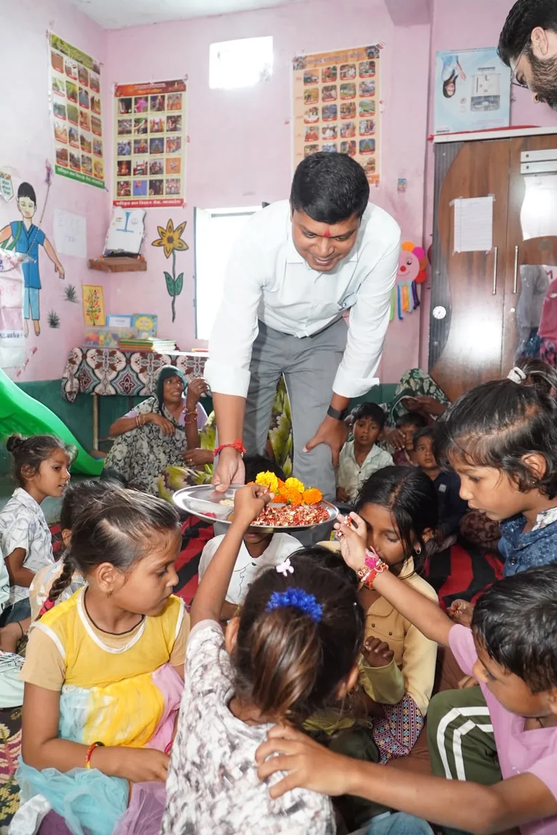 ग्राम घिनोदा में विद्यार्थियों की सुरक्षा को ध्यान में रखते हुए कलेक्टर श्री सिंह ने रंबल स्ट्रिप एवं आवश्यक…