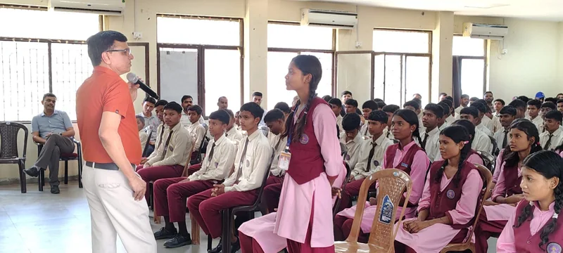कोशिश करने वालों की कभी हार नहीं होती” – संभागीय उपायुक्त जे.पी. यादव