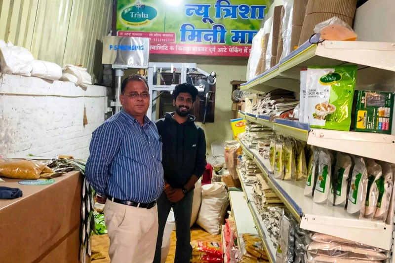 पीएमएफएमई योजना से आत्मनिर्भर बने खिरकिया के युवा उद्यमी देवेश