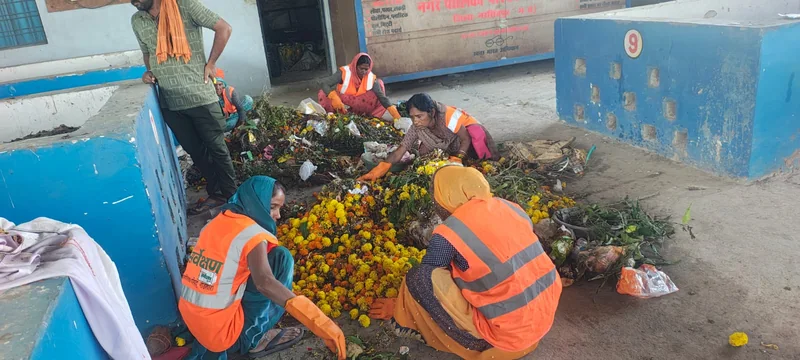 मंदिरों के चढ़ावे और रसोई के कचरे से बनाई जा रही जैविक खाद