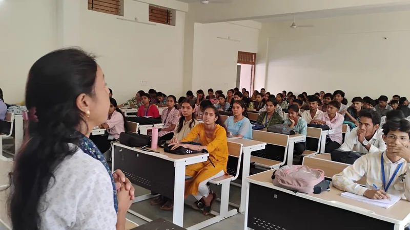 राष्ट्रीय किशोर स्वास्थ्य कार्यक्रम के अंतर्गत शासकीय आदर्श महाविद्यालय बड़वानी में किशोर स्वास्थ्य दिवस…