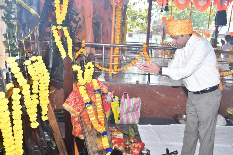 विजयादशमी पर पुलिस लाइन में परंपरागत शस्त्र पूजन समारोह का हुआ भव्य आयोजन